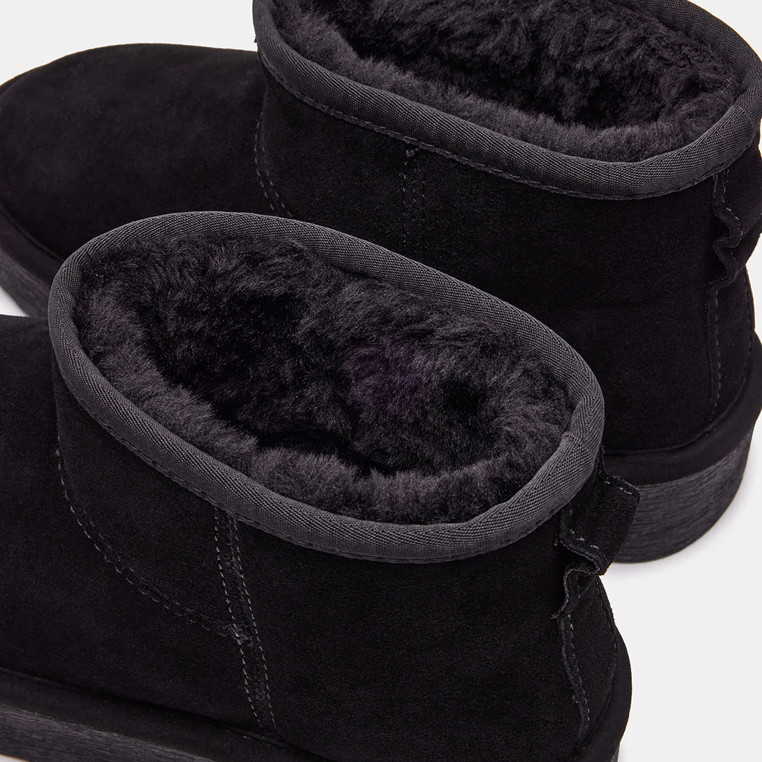 COMFY BLACK SUEDE