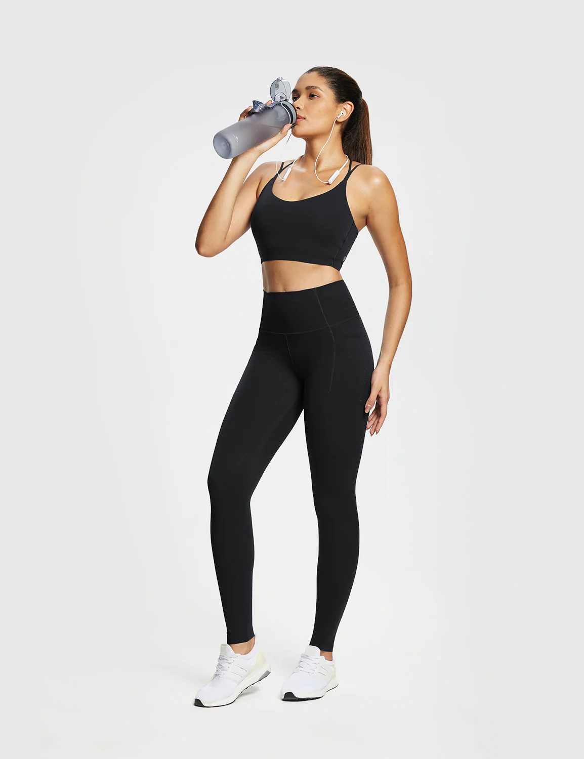 Freeleaf Cross-Strap Low-Impact Sports Bra