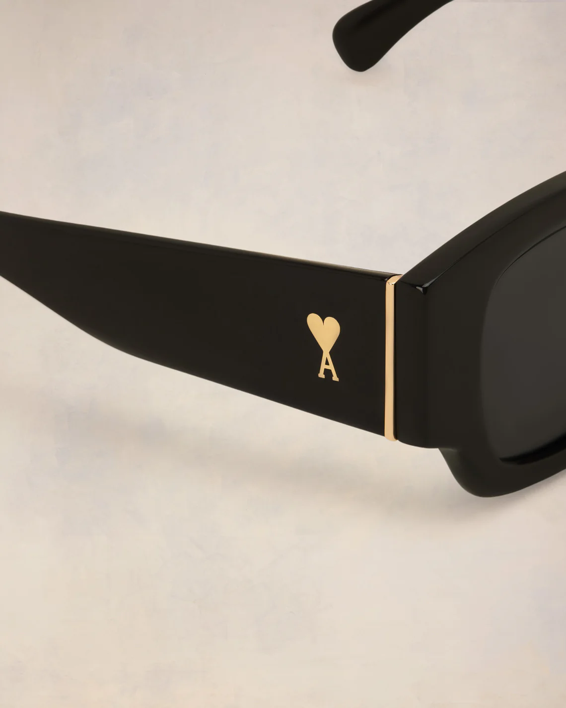 Classical Ami de Coeur Sunglasses