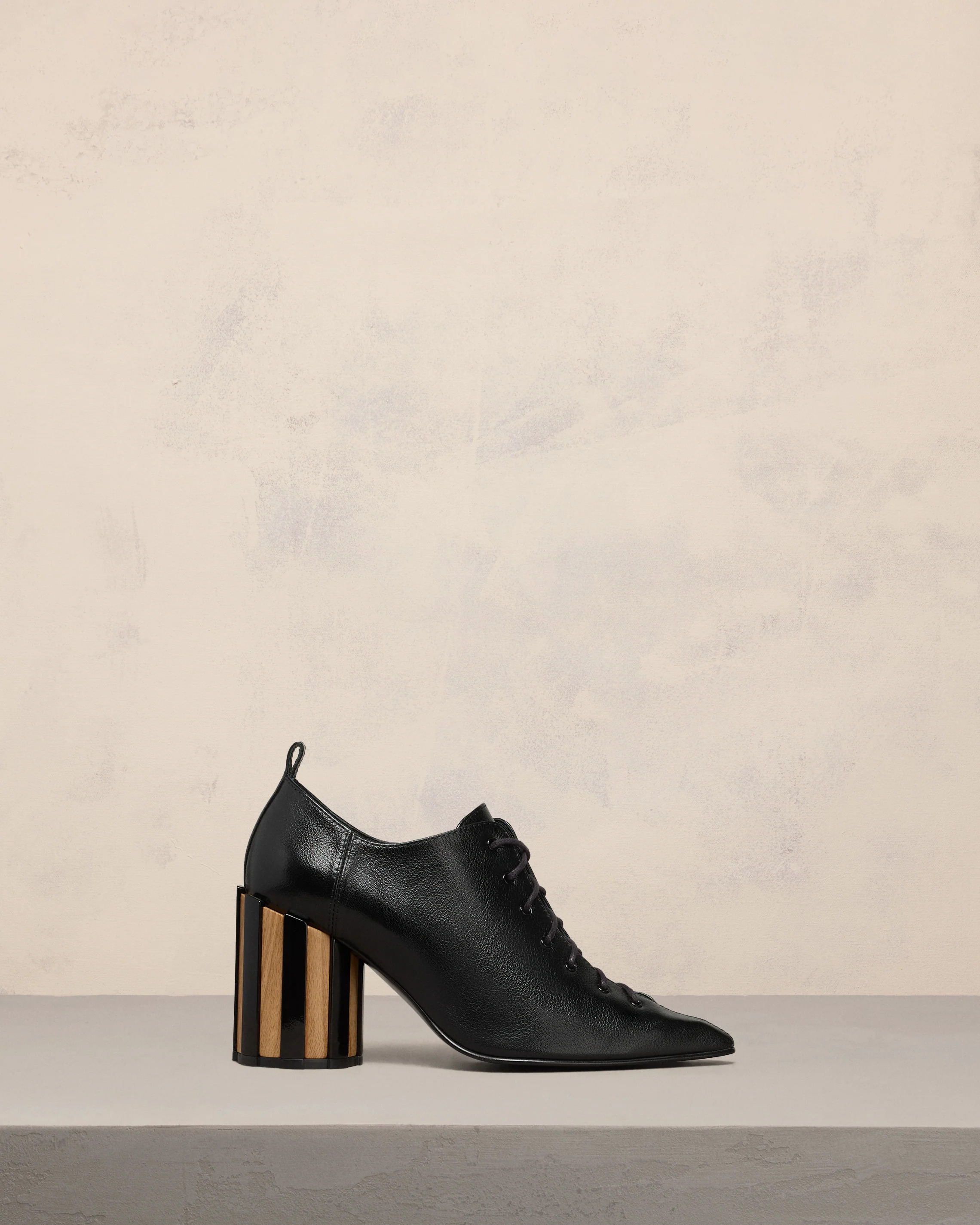 Pointed Toe Lace-Up Shoes