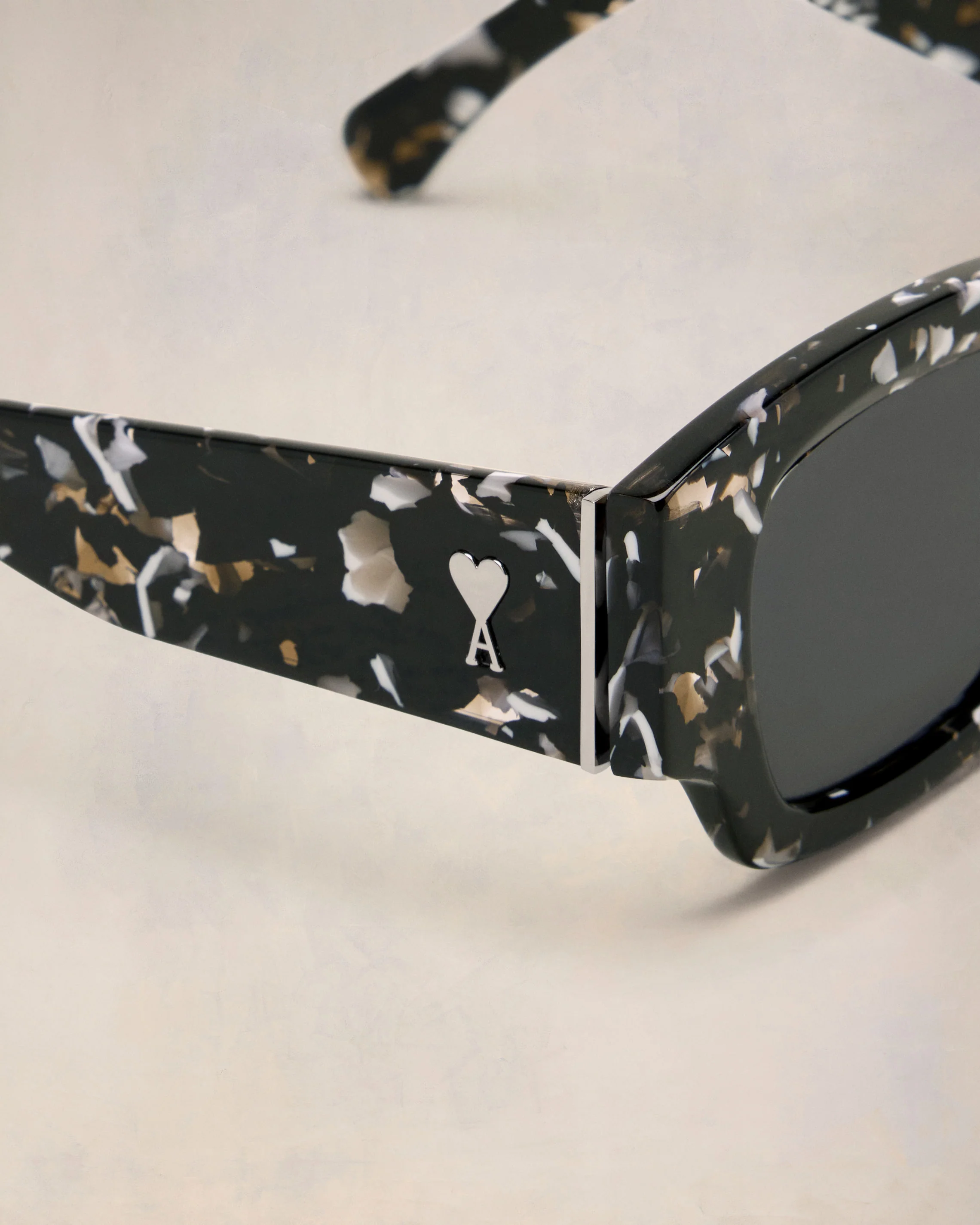 Classical Ami de Coeur Sunglasses