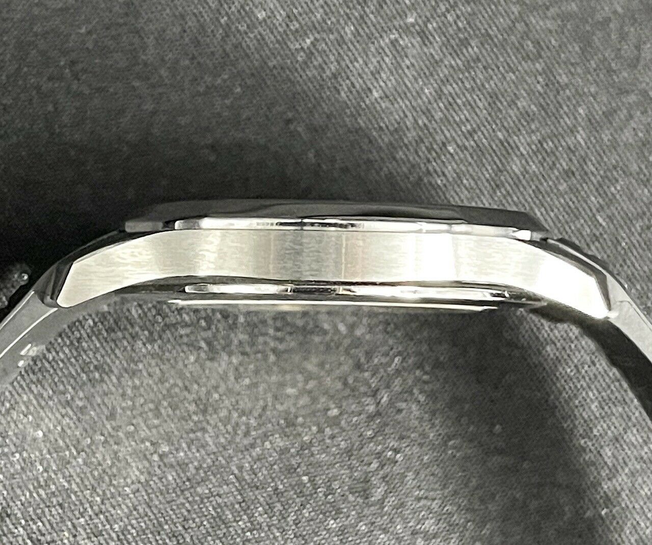 Patek Philippe Aquanaut Aquanaut 5167A-001 / Unworn / Complete Box & Papers - Orolen