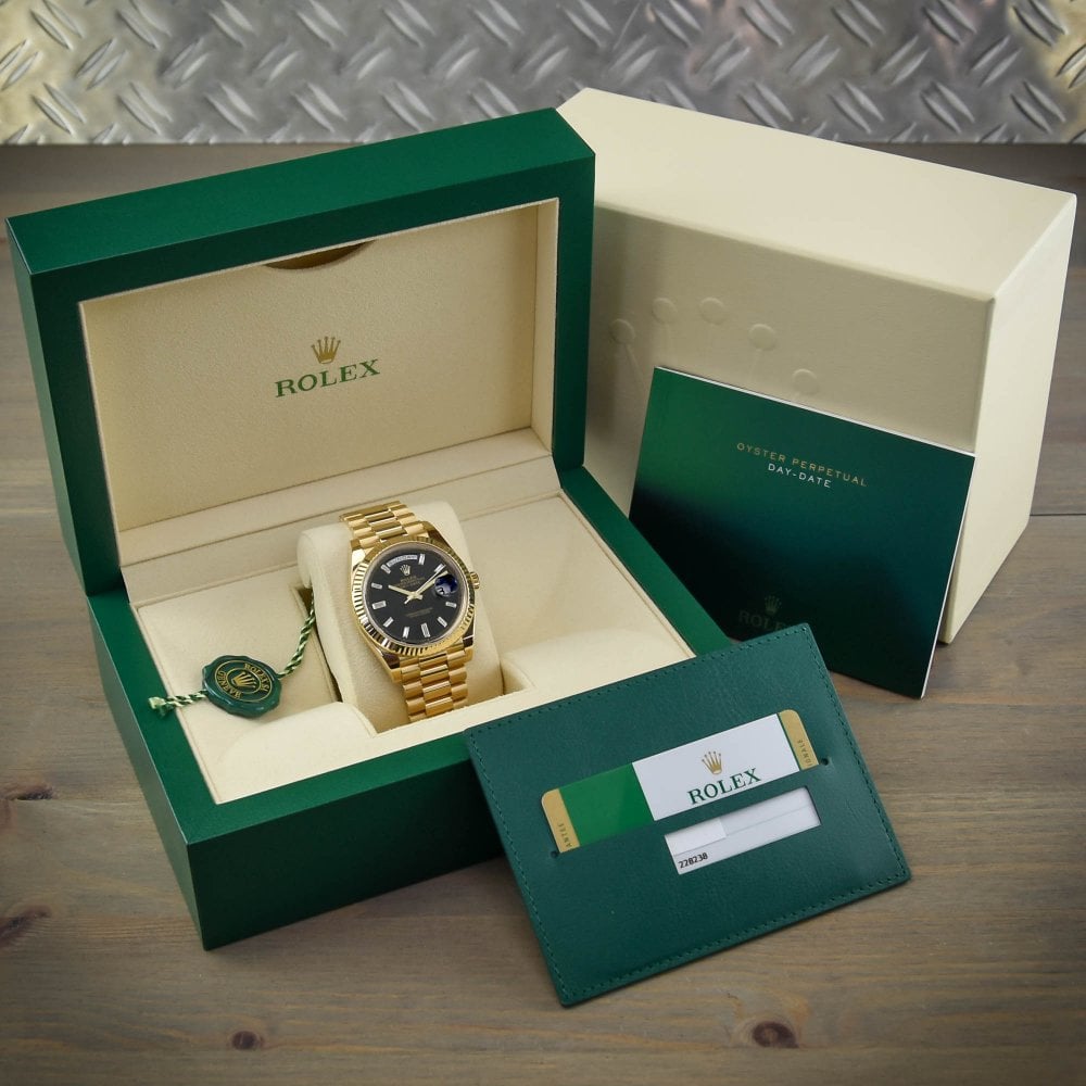 Rolex 228238 DAY-DATE 40MM PRESIDENT 18K YELLOW GOLD SILVER ROMAN DIAL - Orolen