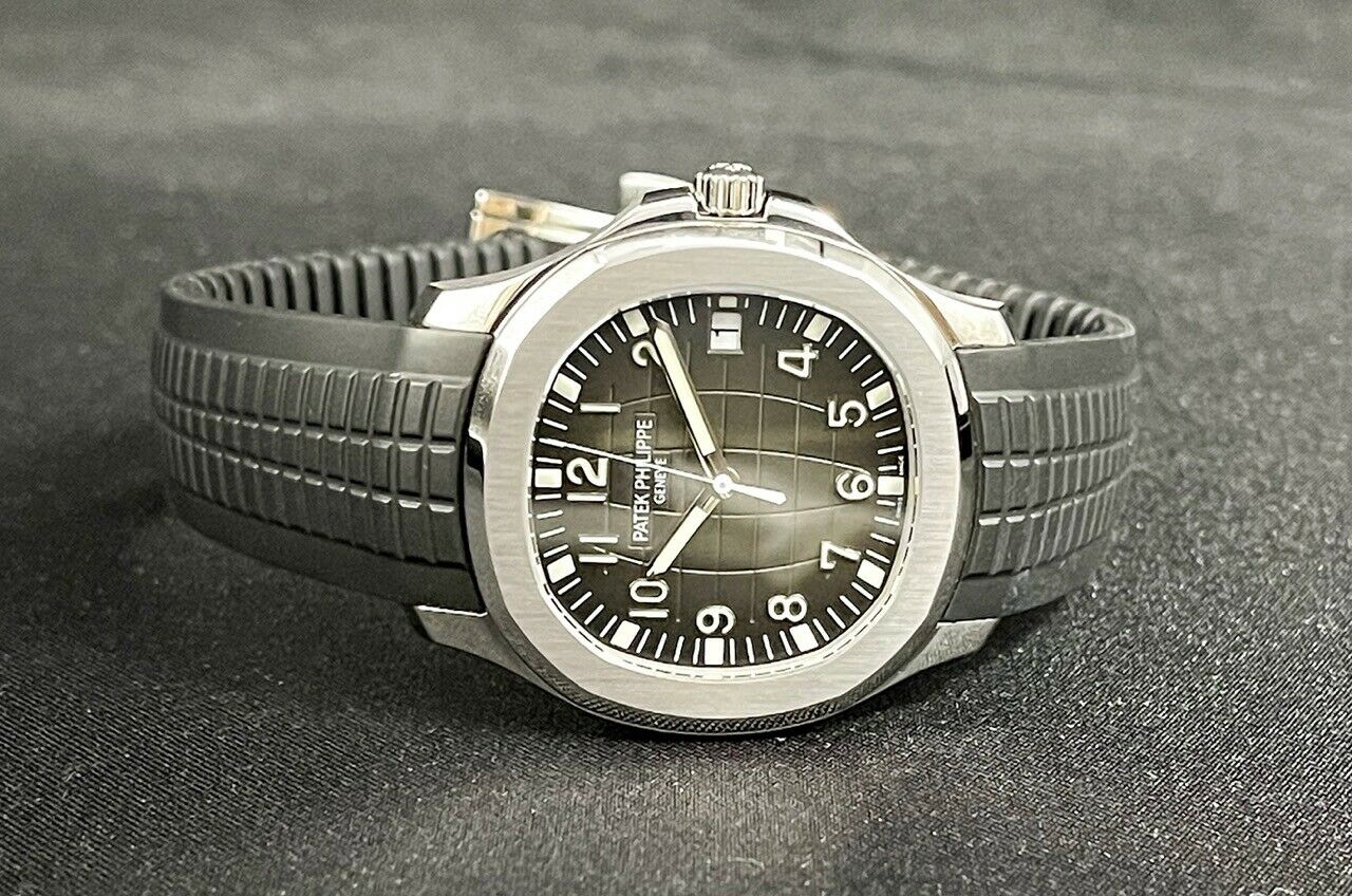 Patek Philippe Aquanaut Aquanaut 5167A-001 / Unworn / Complete Box & Papers - Orolen