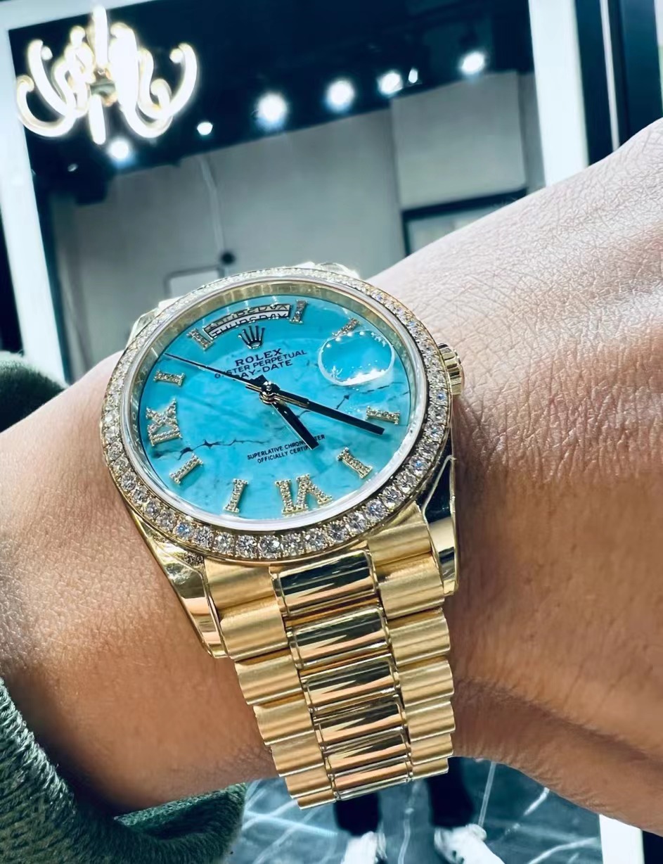 rol€x Day-Date 36mm Blue Ombre Diamond Dial Yellow Gold President Automatic Watch 128348rbr-0037