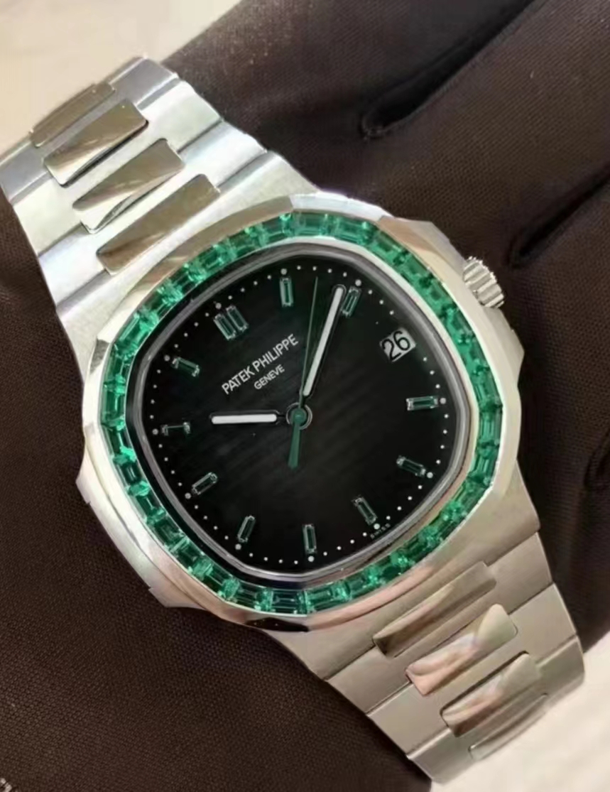 PAT€K PHIL!PPE Aftermarket 5711 Nautilus White Gold with Emeralds