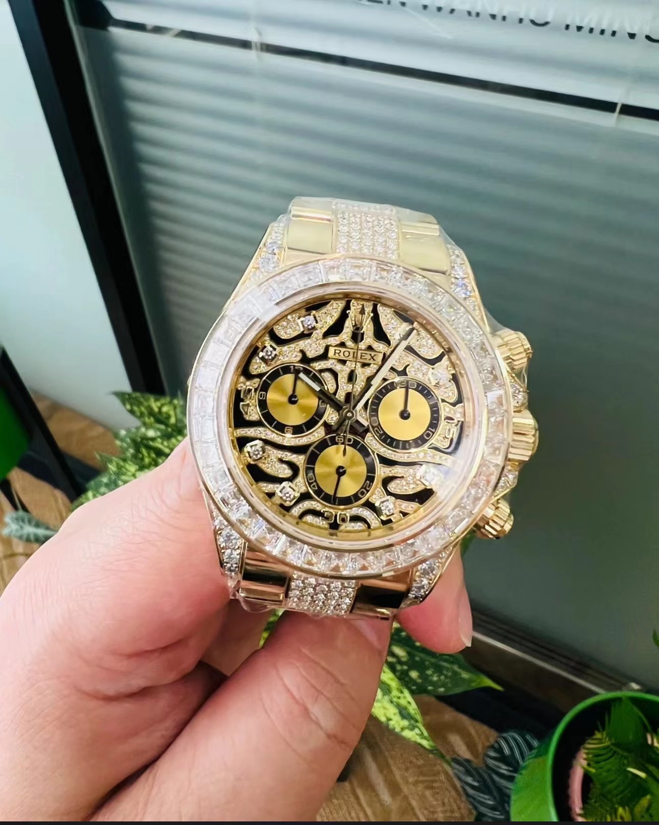 BRAND NEW Rolex 116598TBR DAYTONA EYE OF THE TIGER YELLOW GOLD DIAMONDS COMPLETE SET (4.9) - Orolen