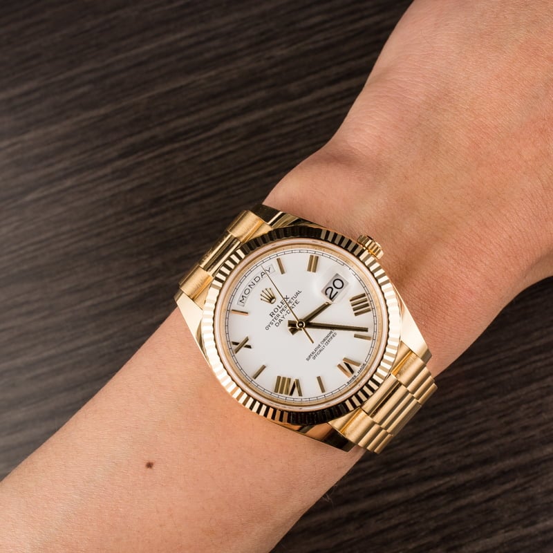 Rolex 228238 DAY-DATE 40MM PRESIDENT 18K YELLOW GOLD SILVER ROMAN DIAL - Orolen