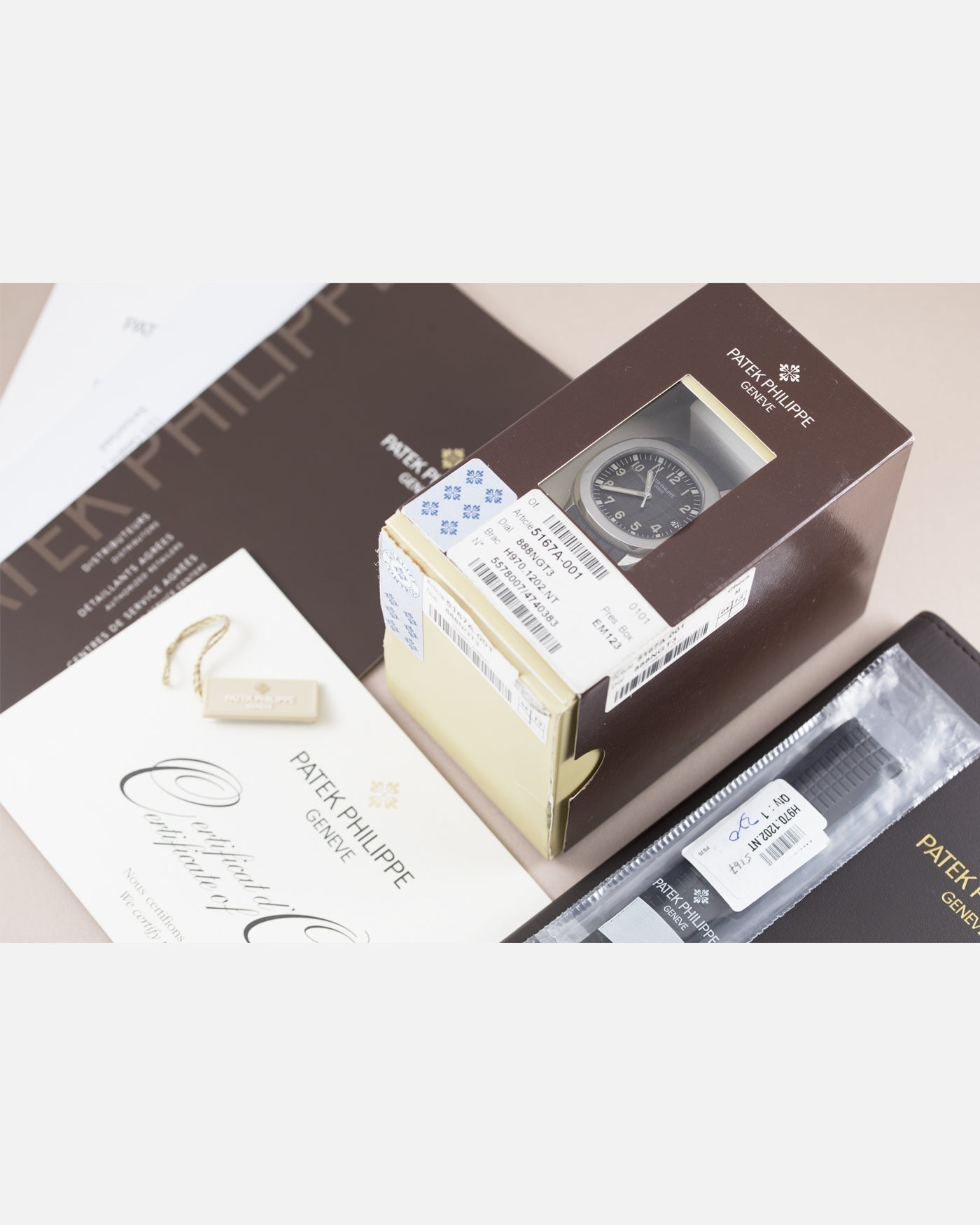 Patek Philippe Aquanaut Aquanaut 5167A-001 / Unworn / Complete Box & Papers - Orolen