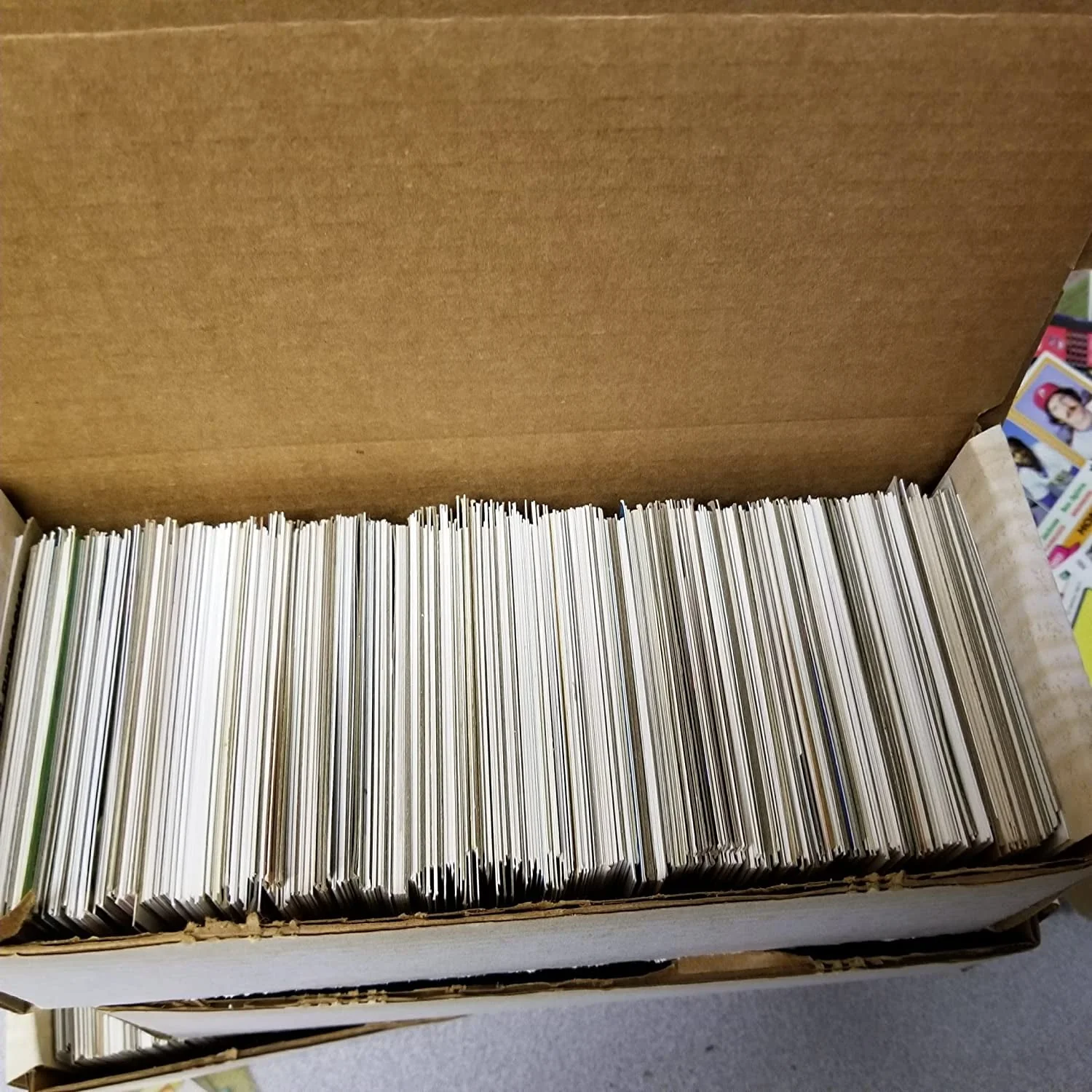 HUGE LOT: 600 NFL Football Cards in a Gift Box w/ 1 Sealed Pack