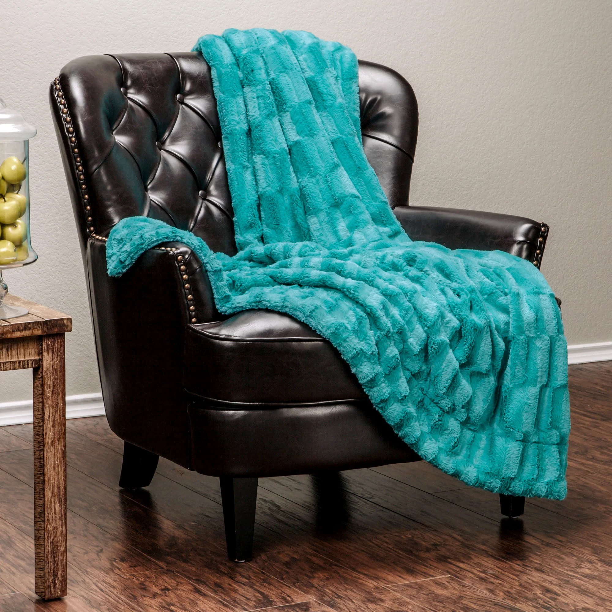 Deco Faux Fur Throw Blanket