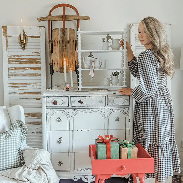 24 Inch White Spindle Wood Shelf