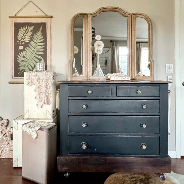 Distressed Scalloped Edge Tri Fold Mirror