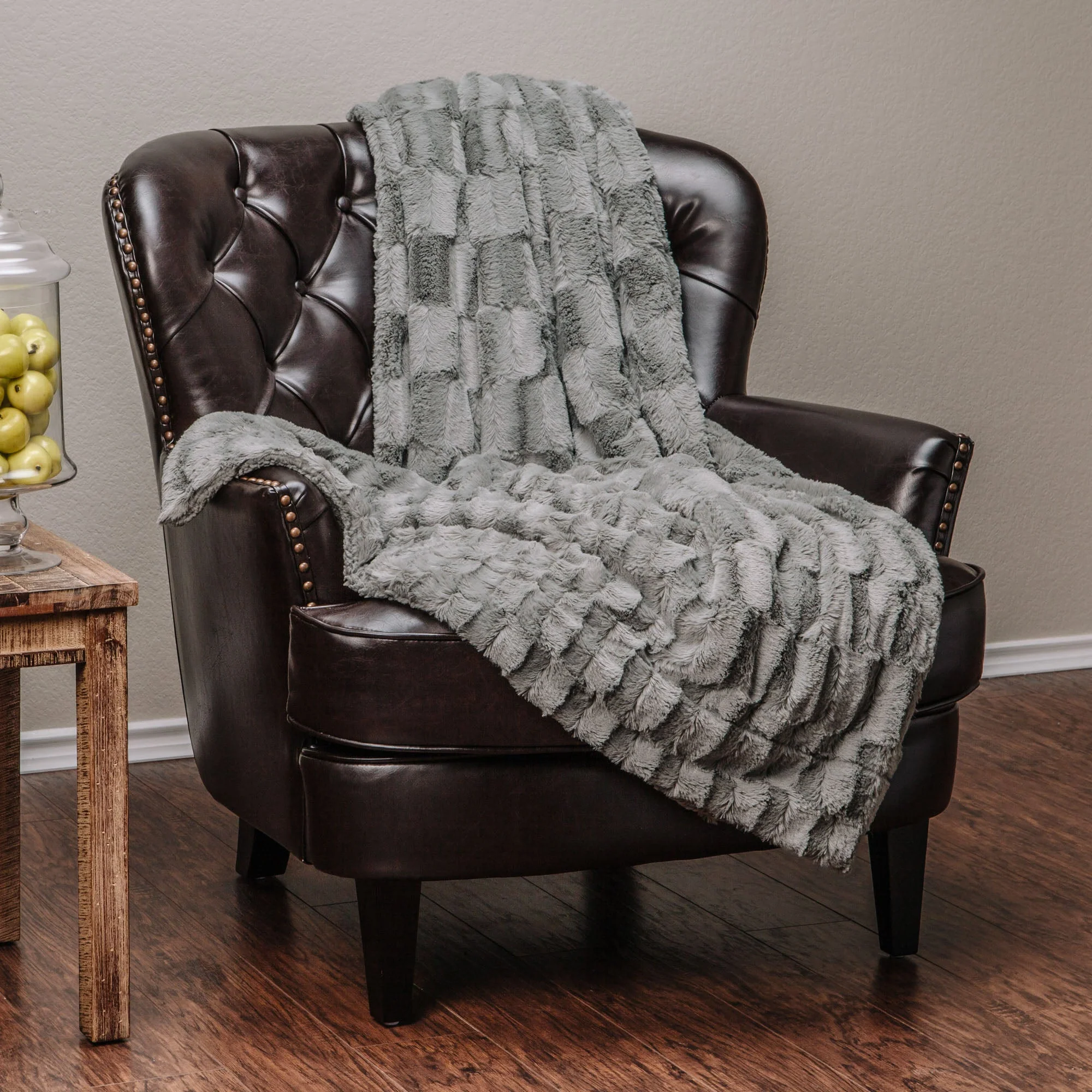 Deco Faux Fur Throw Blanket