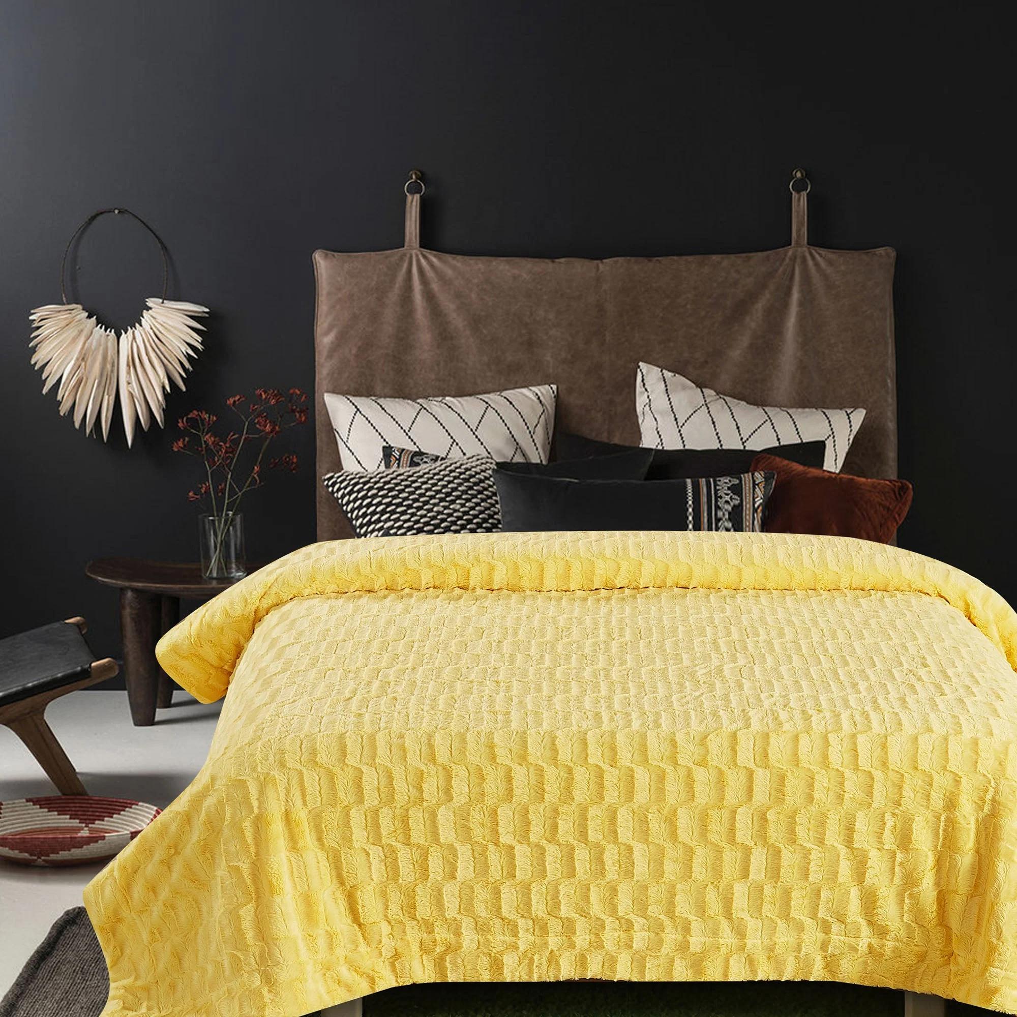 Deco Faux Fur Throw Blanket