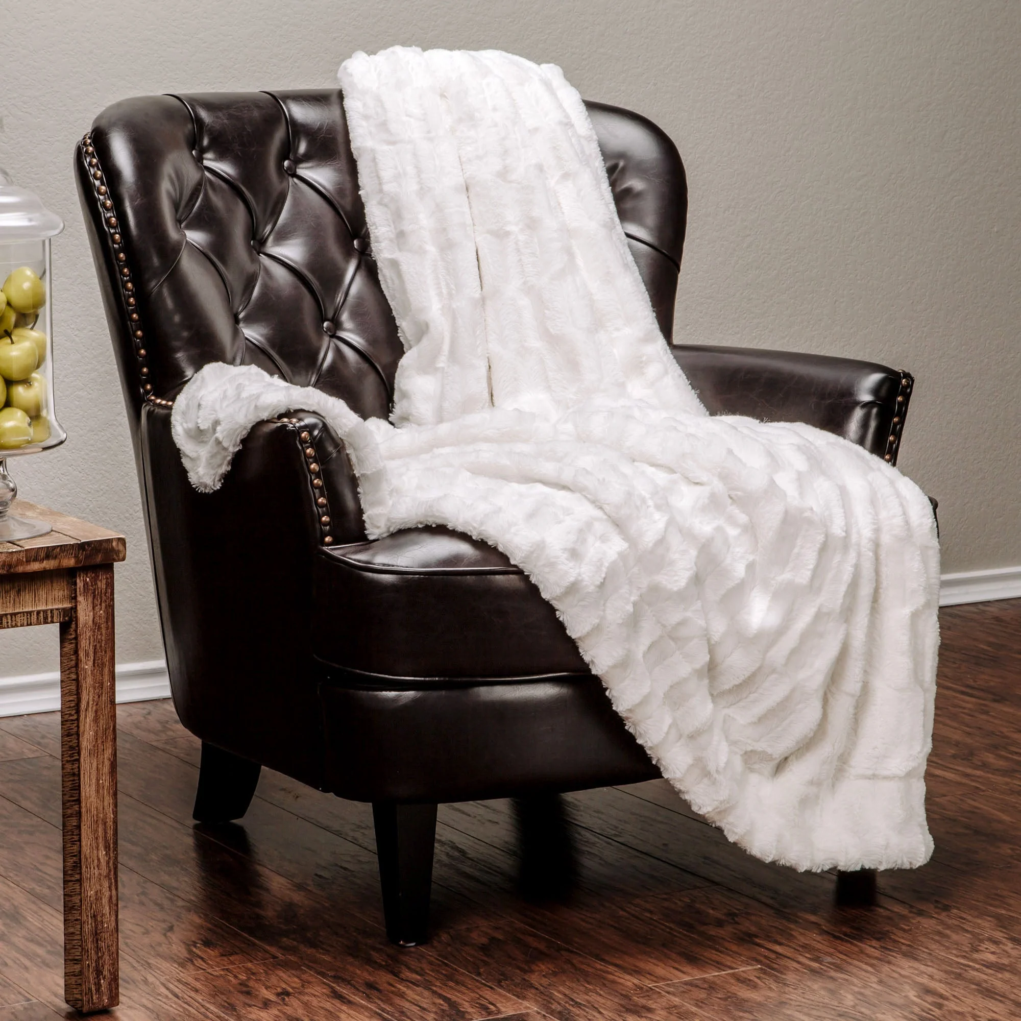Deco Faux Fur Throw Blanket