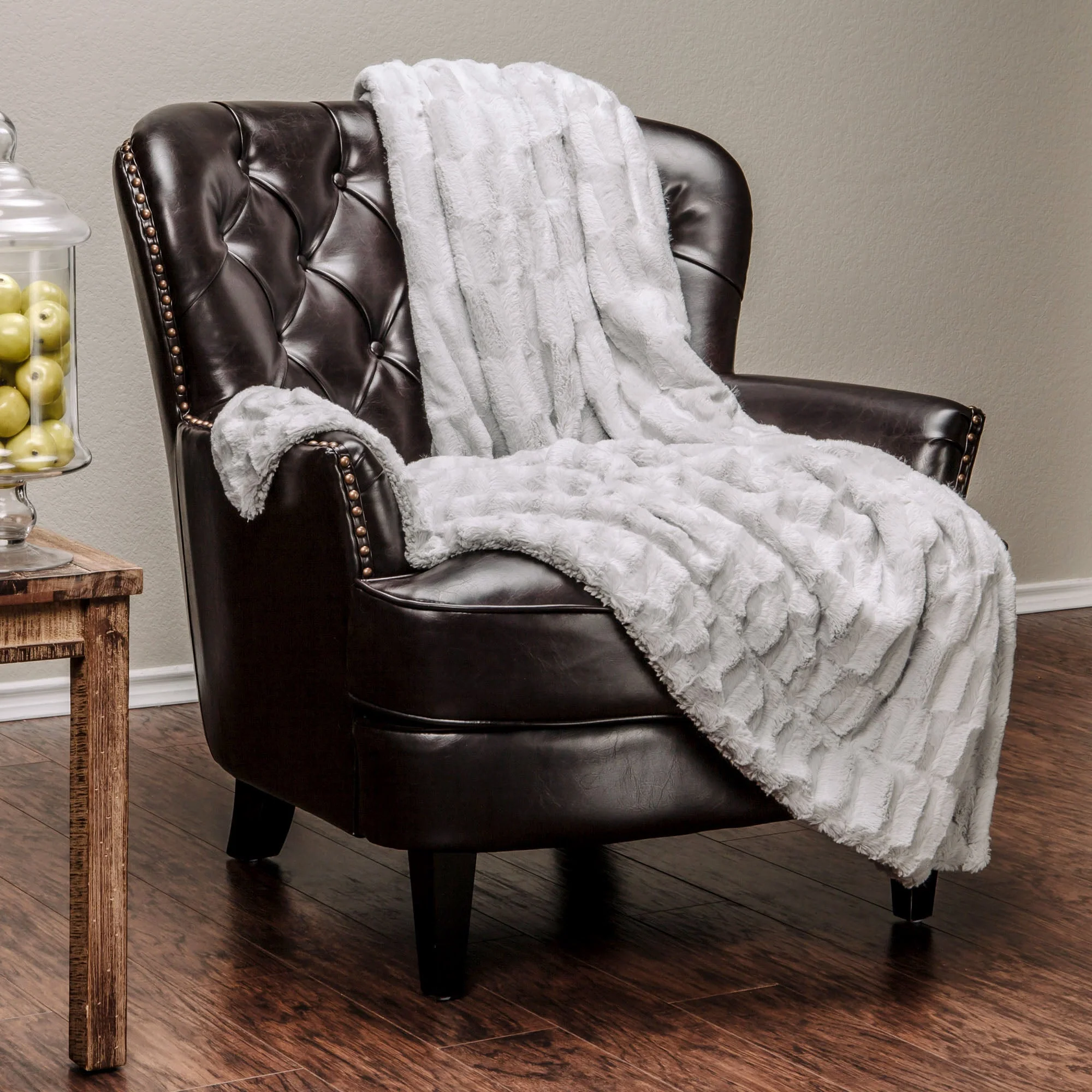 Deco Faux Fur Throw Blanket