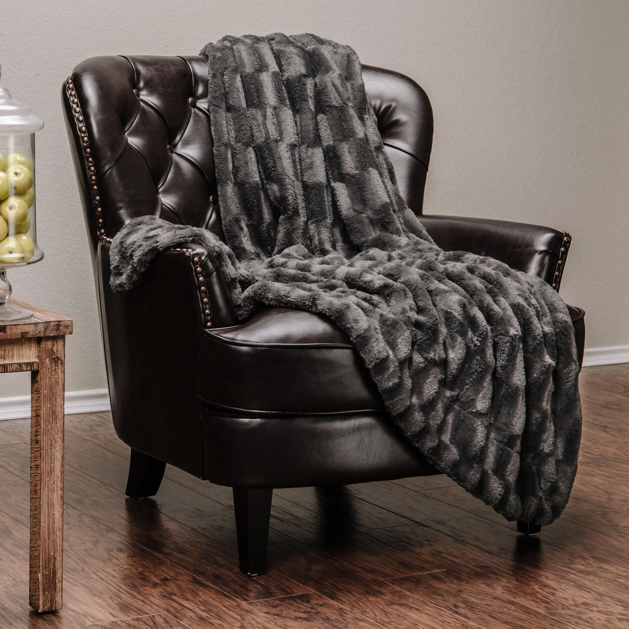 Deco Faux Fur Throw Blanket