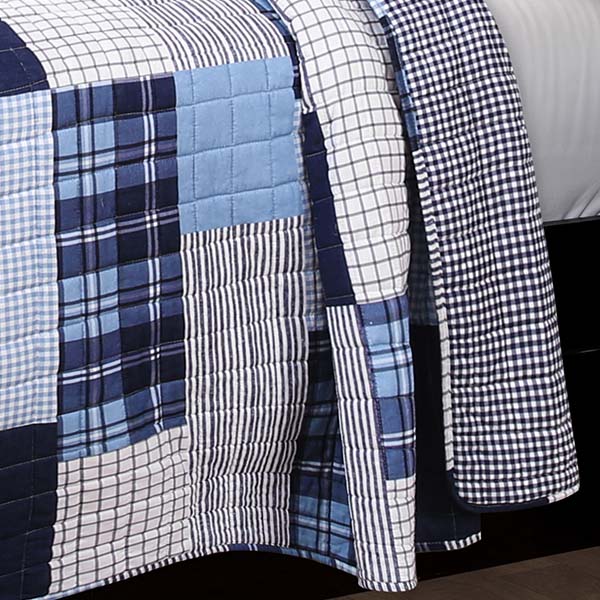 REVERSIBLE Christmas Quilt-Inspired Bedding 3 Piece Set, Pick Your Size