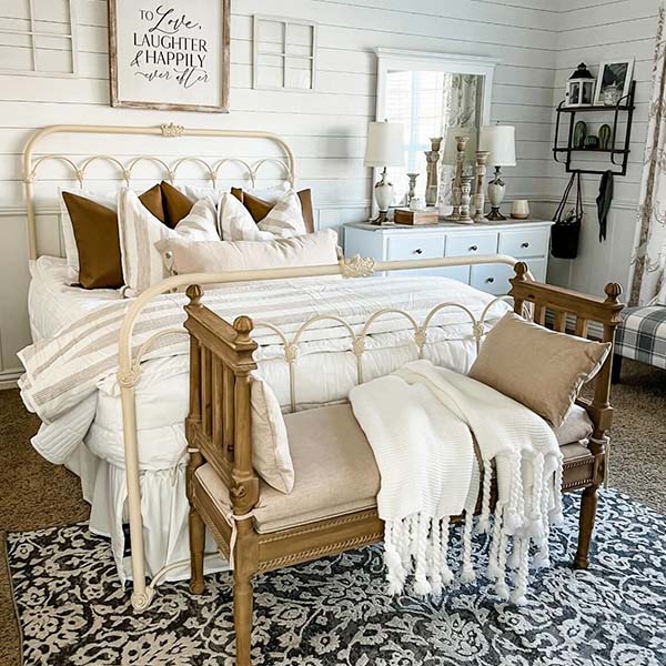 Traditional Cushioned Bench with Arms