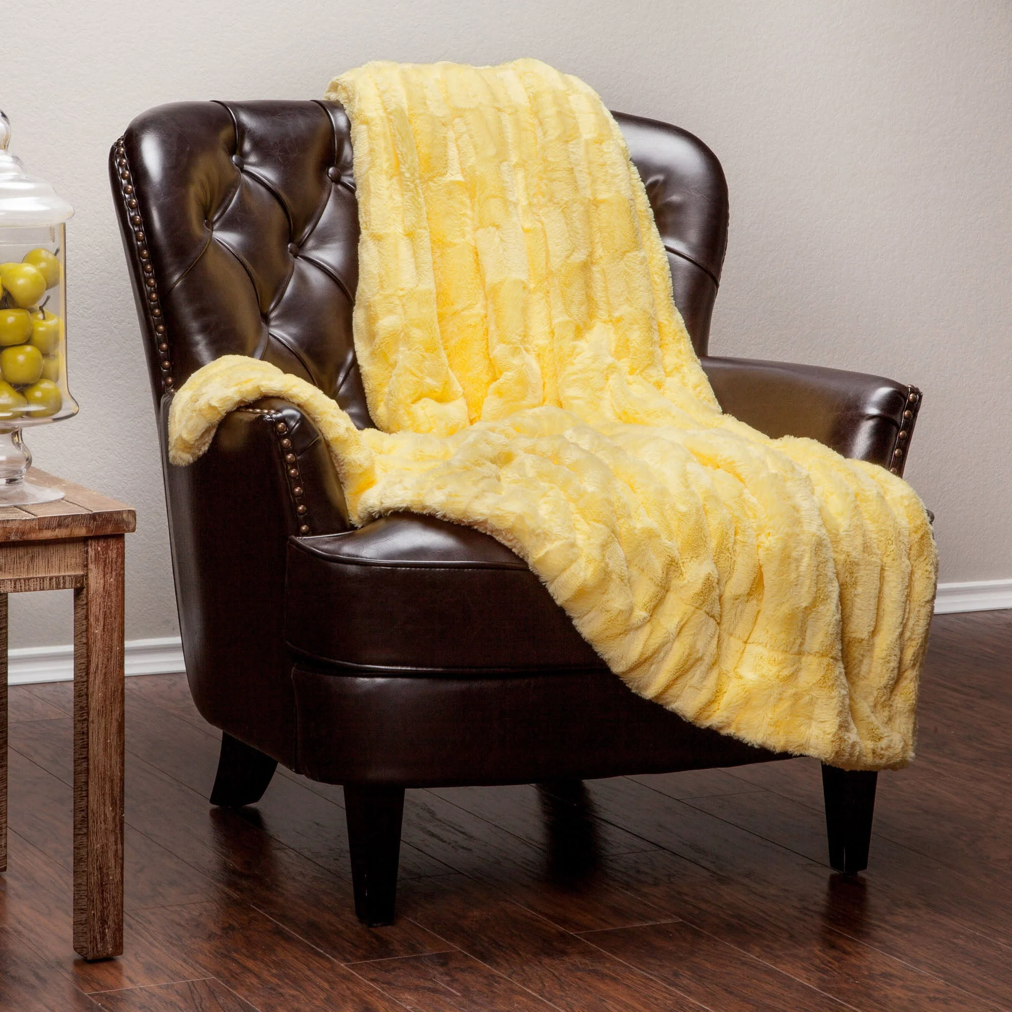 Deco Faux Fur Throw Blanket