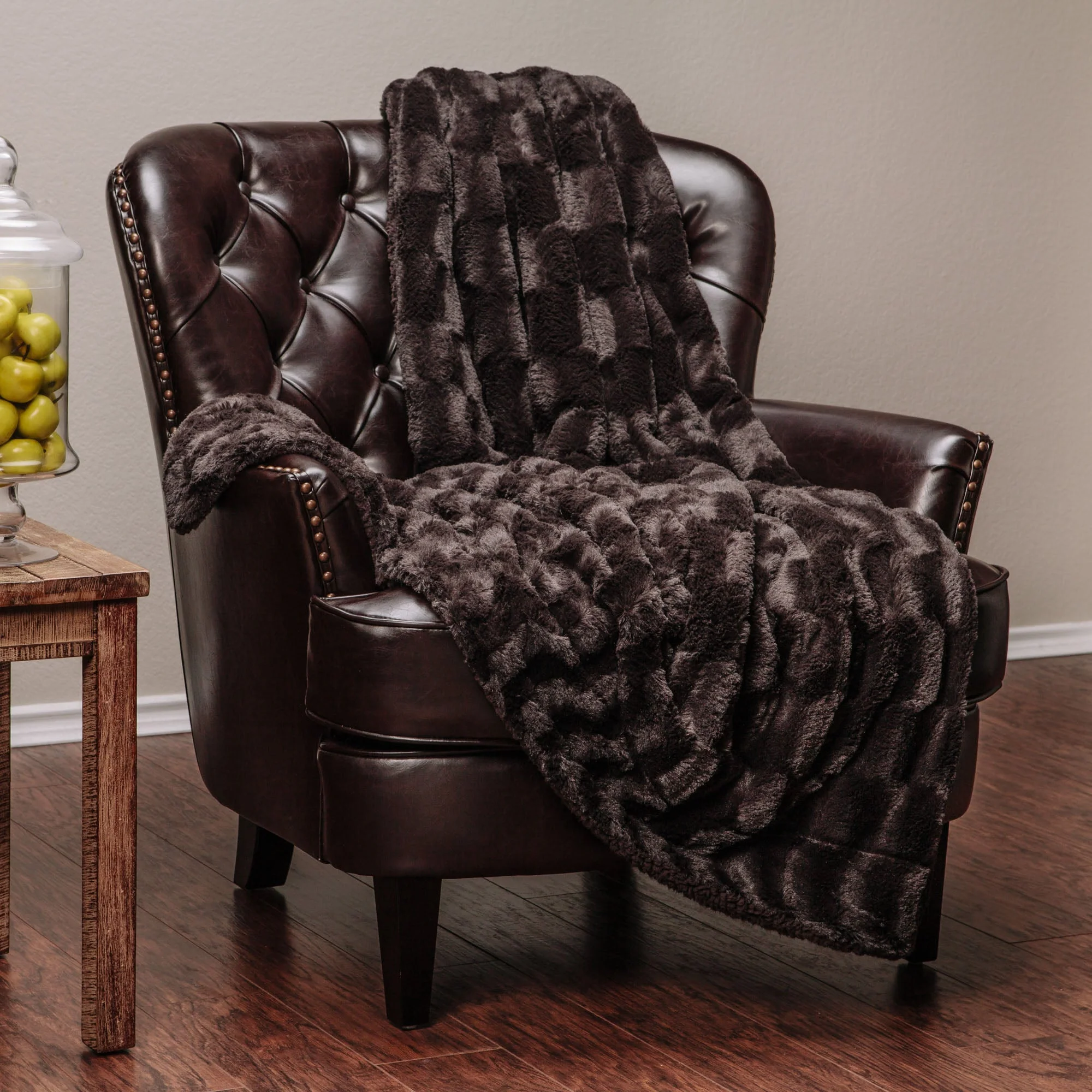 Deco Faux Fur Throw Blanket
