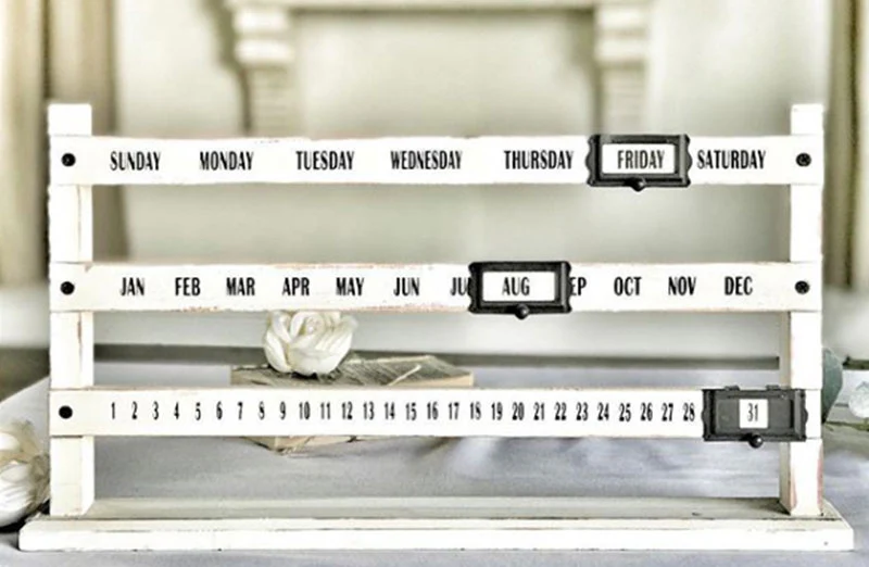 Chippy White Sliding Calendar