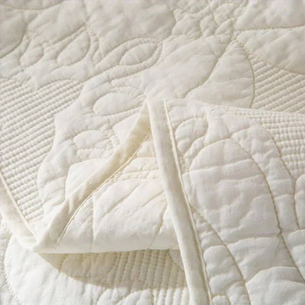 Ivory Paisley Matelassé Bedding Set, Pick Your Size