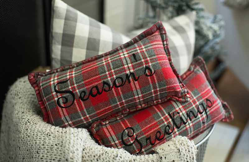Season's Greetings Pillow Set