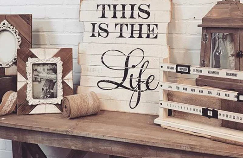 Chippy White Sliding Calendar