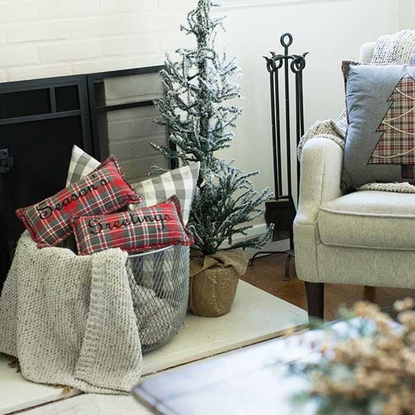 Season's Greetings Pillow Set