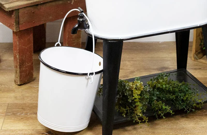 *HUGE* Enamel Tub Fountain