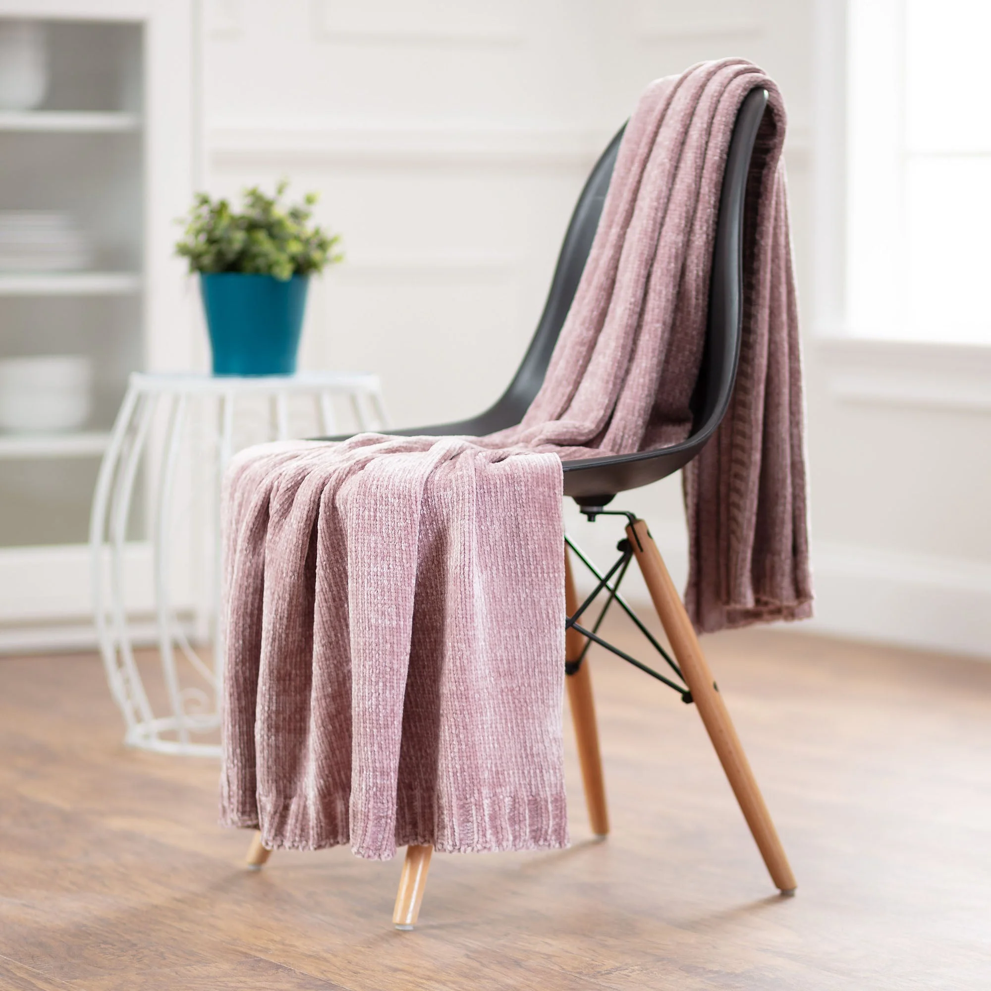 Chenille Luxe Border Throw Blanket