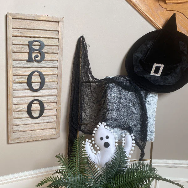 BOO Shutter Halloween Sign