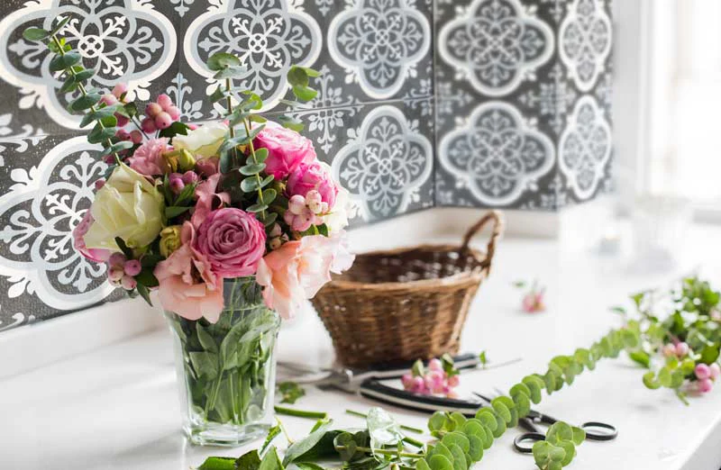 Ornate Peel and Stick Floor Tile