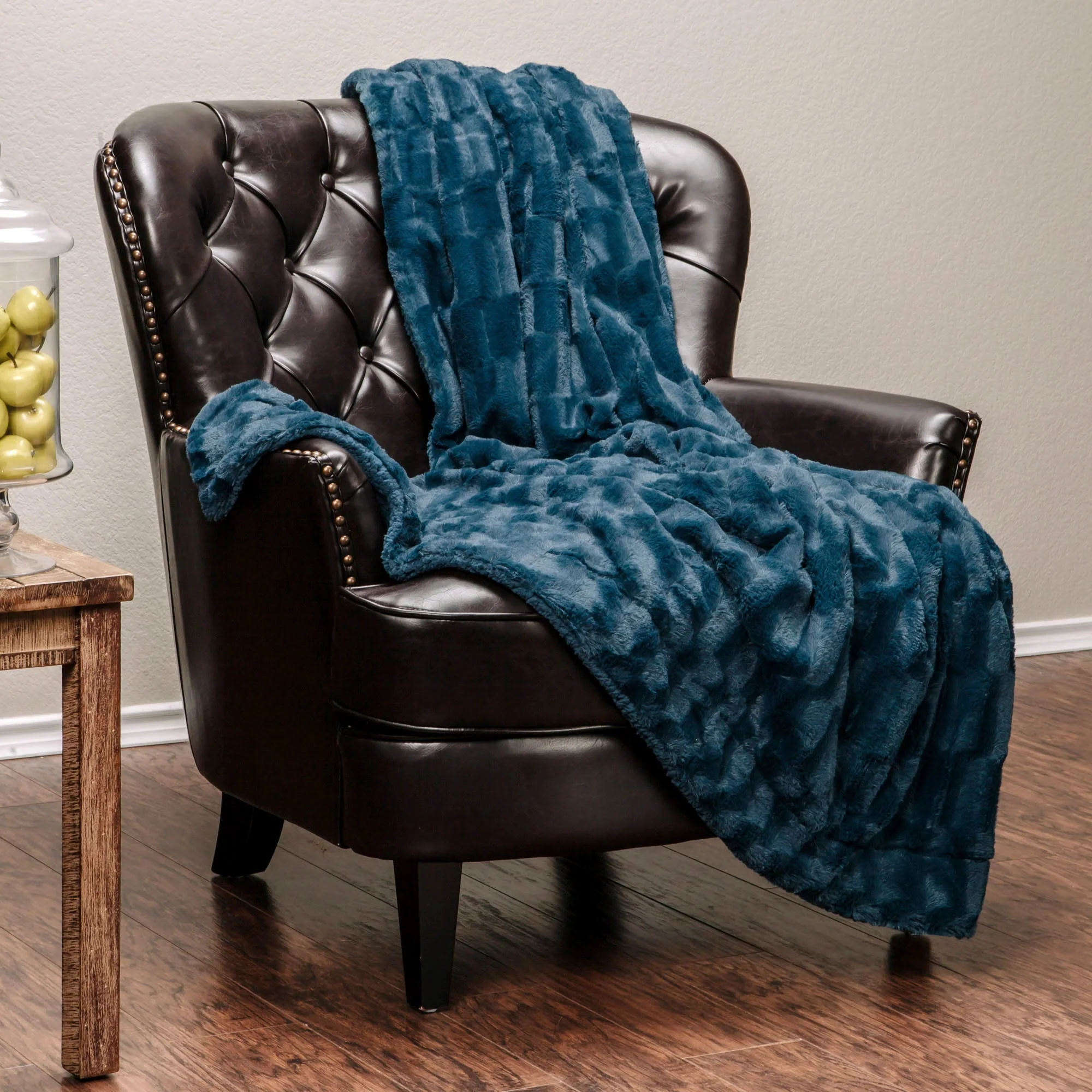 Deco Faux Fur Throw Blanket