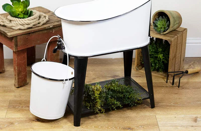 *HUGE* Enamel Tub Fountain