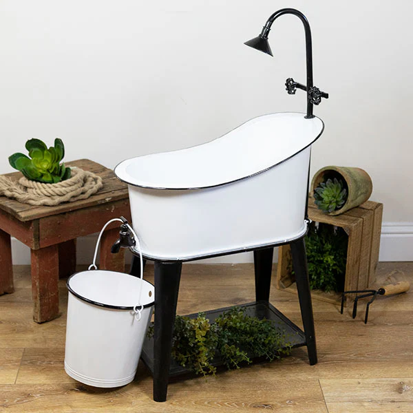 *HUGE* Enamel Tub Fountain