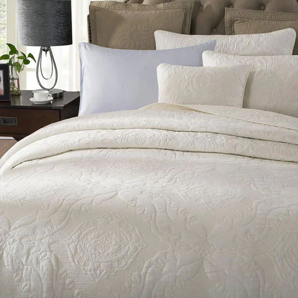 Ivory Paisley Matelassé Bedding Set, Pick Your Size