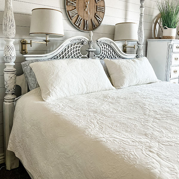 Ivory Paisley Matelassé Bedding Set, Pick Your Size