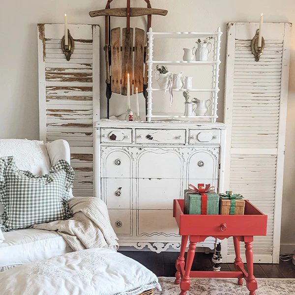 24 Inch White Spindle Wood Shelf