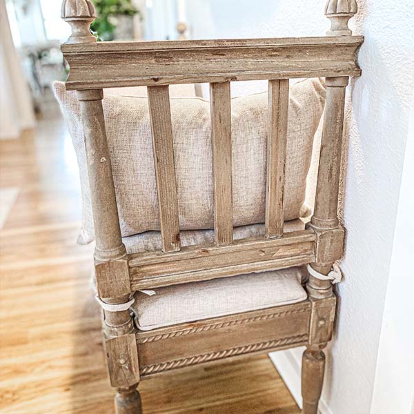 Traditional Cushioned Bench with Arms