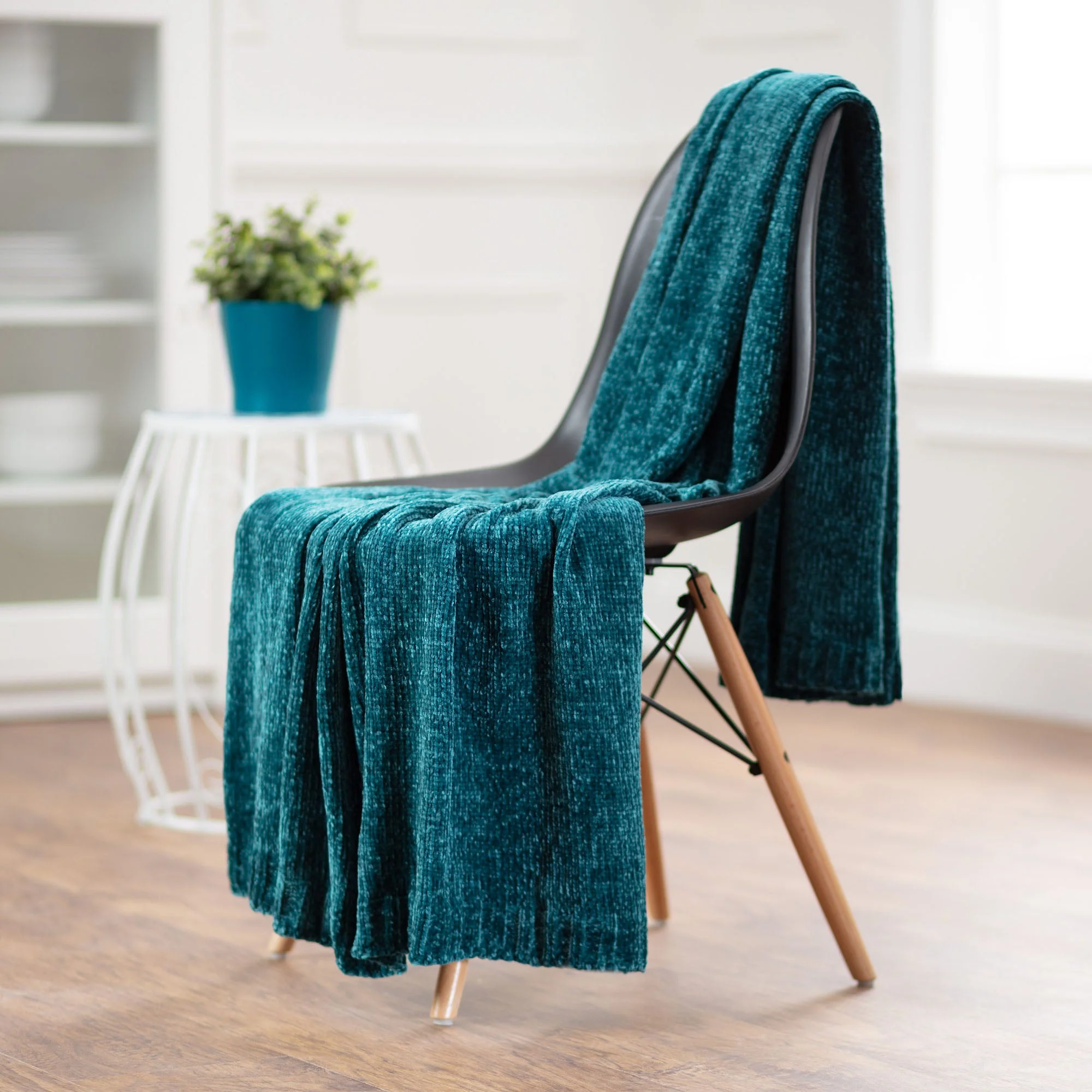 Chenille Luxe Border Throw Blanket