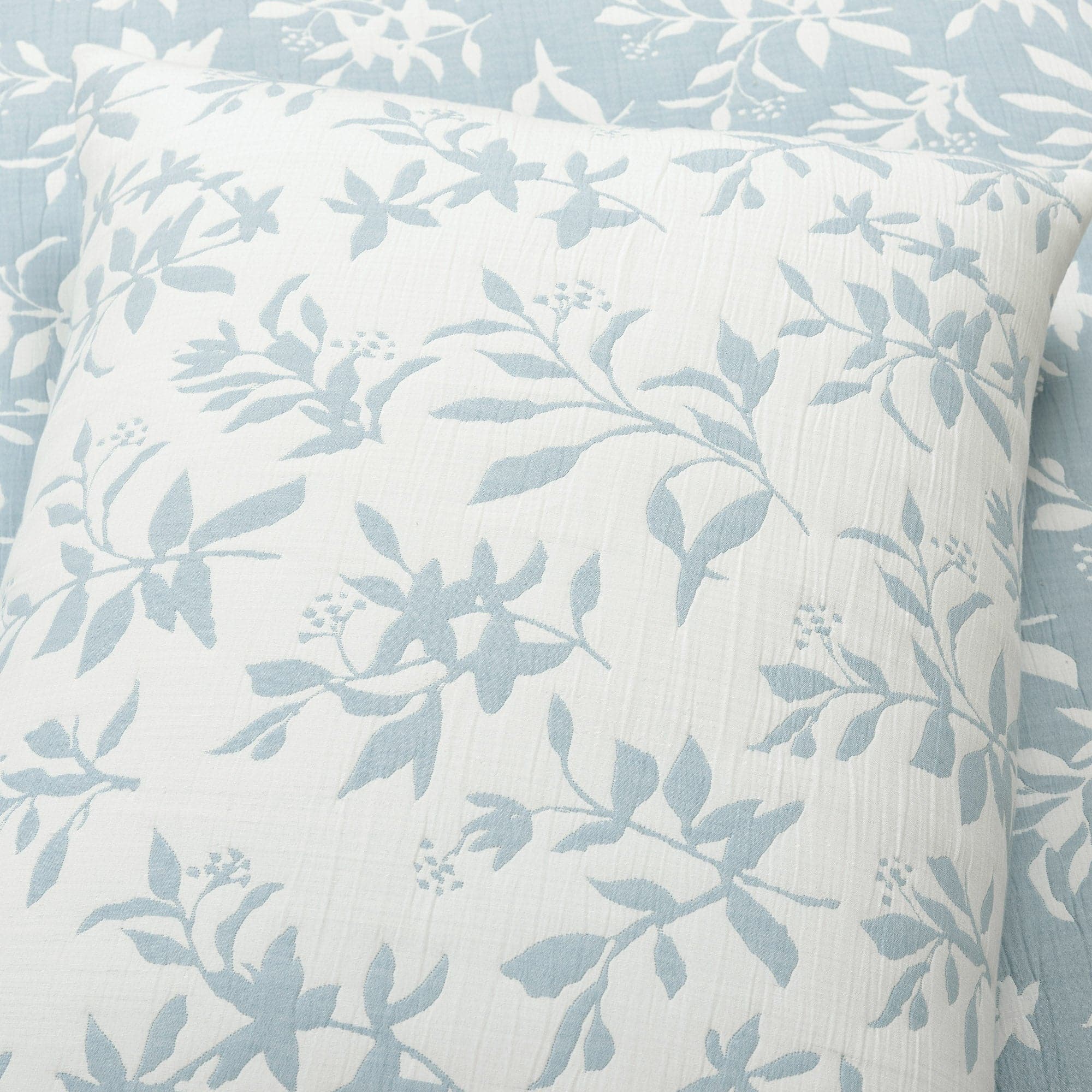 Floral Jacquard Reversible Soft Matelassé 3 Piece Quilt Set