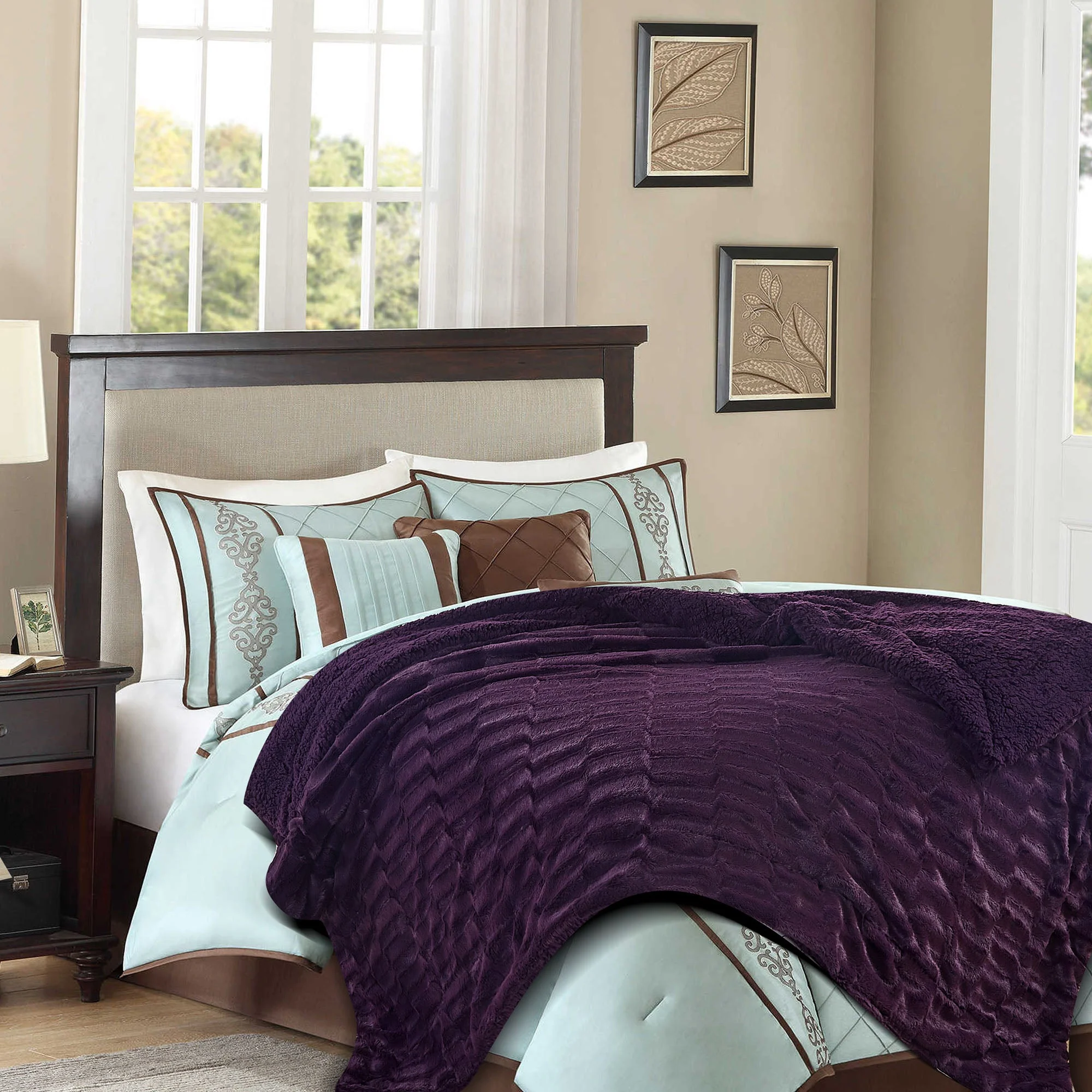 Deco Faux Fur Throw Blanket