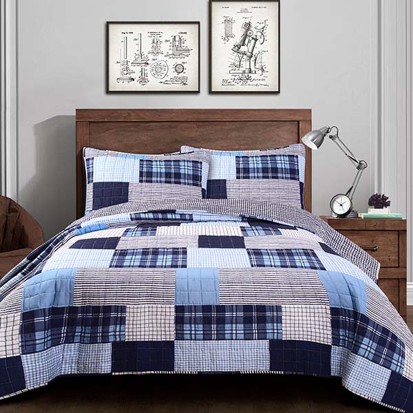 REVERSIBLE Christmas Quilt-Inspired Bedding 3 Piece Set, Pick Your Size