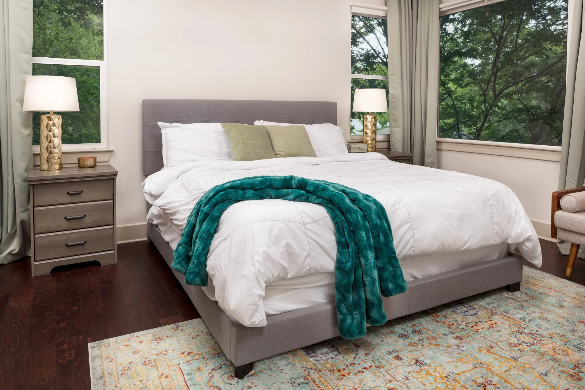 Deco Faux Fur Throw Blanket