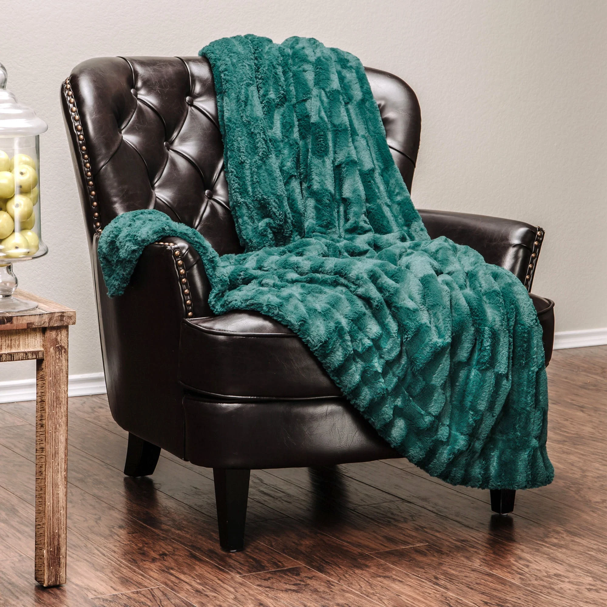 Deco Faux Fur Throw Blanket
