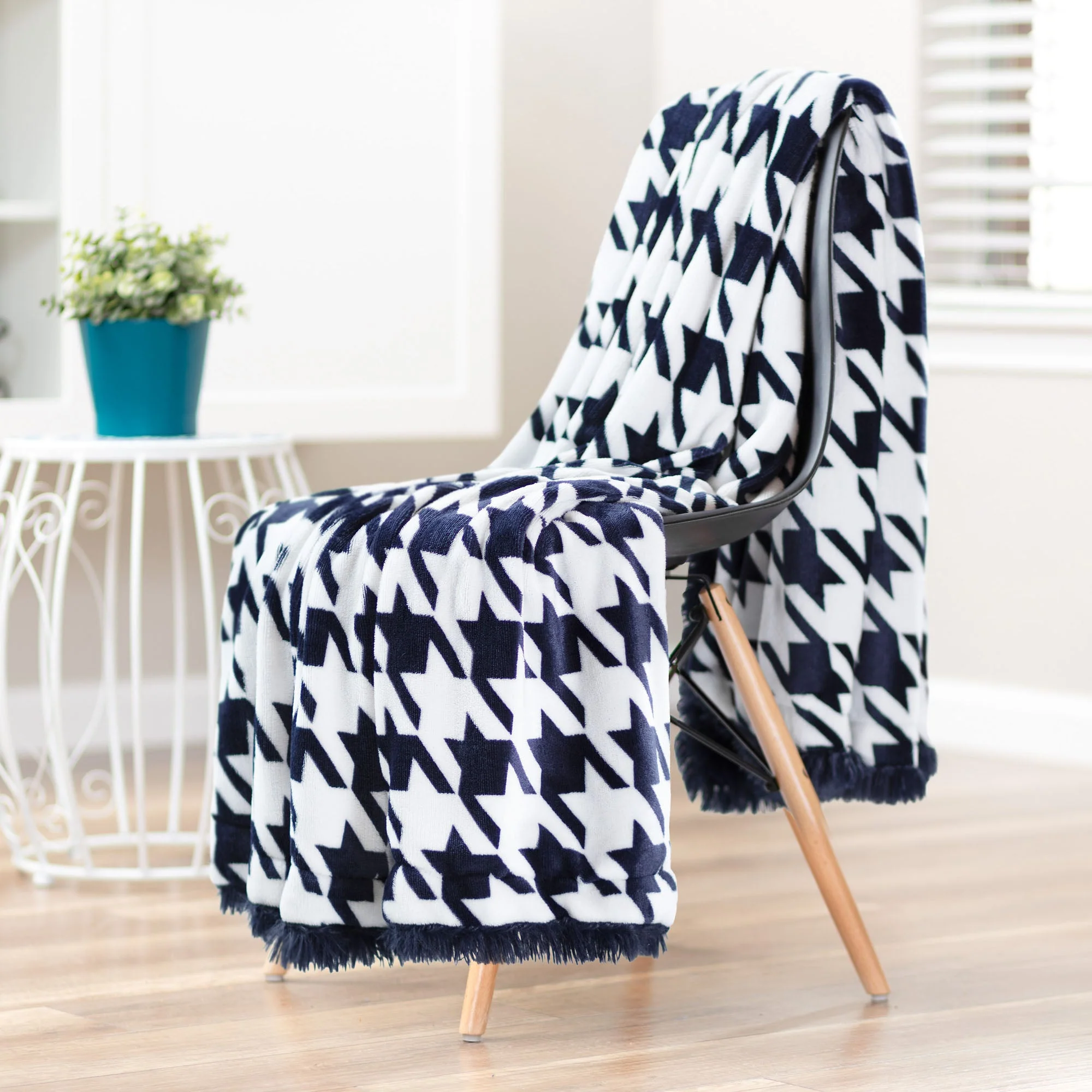 Houndstooth Throw Blanket