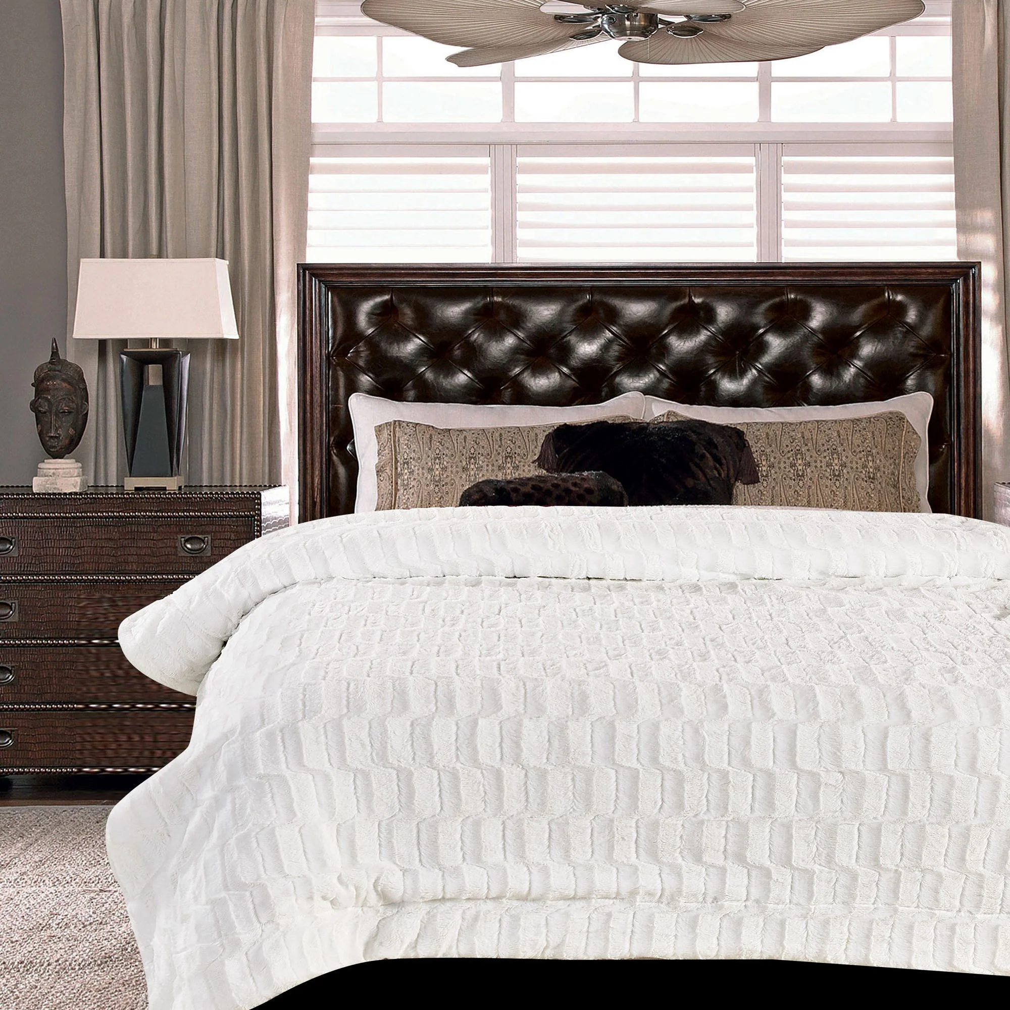 Deco Faux Fur Throw Blanket